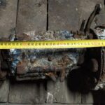 Części Fiata 508 Łazik znalezione przez Świętokrzyską Grupę Eksploracyjną w Dolinie Opatówki / Maciej Gancarski  / Świętokrzyska Grupa Eksploracyjna