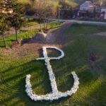 15.11.2020. Tarczek. Kopiec pamięci poświęcony partyzantom Armii Krajowej / Piotr Maj. "Kronika Pawłowska"