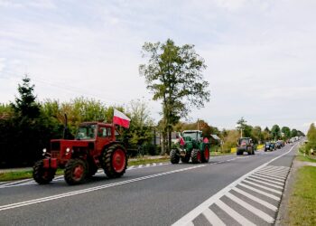 07.10.2020. Protest rolników na drodze krajowej nr 9 / Emilia Sitarska / Radio Kielce