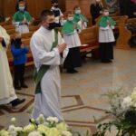 08.11.2020. Gorzyce. Udzielenie święceń prezbiterialnych diakonowi Piotrowi Sosnówce. Na zdjęciu (w środku): diakon Piotr Sosnówka / ks. Wojciech Kania