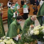 08.11.2020. Gorzyce. Udzielenie święceń prezbiterialnych diakonowi Piotrowi Sosnówce / ks. Wojciech Kania