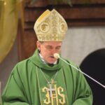 08.11.2020. Gorzyce. Udzielenie święceń prezbiterialnych diakonowi Piotrowi Sosnówce. Na zdjęciu: biskup Krzysztof Nitkiewicz / ks. Wojciech Kania