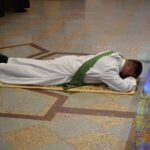 08.11.2020. Gorzyce. Udzielenie święceń prezbiterialnych diakonowi Piotrowi Sosnówce. Na zdjęciu: diakon Piotr Sosnówka / ks. Wojciech Kania