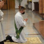 08.11.2020. Gorzyce. Udzielenie święceń prezbiterialnych diakonowi Piotrowi Sosnówce. Na zdjęciu: diakon Piotr Sosnówka / ks. Wojciech Kania
