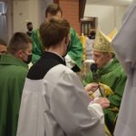 08.11.2020. Gorzyce. Udzielenie święceń prezbiterialnych diakonowi Piotrowi Sosnówce / ks. Wojciech Kania