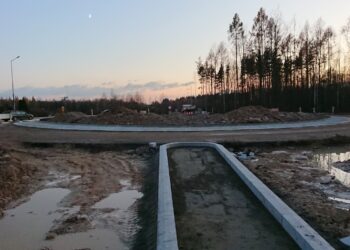 20.11.2020 Końskie. Budowa ronda, które połączy drogę krajową nr 42 z ul. Zachodnią i drogą prowadzącą do ZUK / Magdalena Galas-Klusek / Radio Kielce