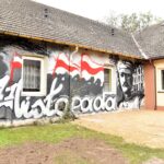 18.11.2020. Barycz. Patriotyczny mural przedstawiający marszałka Józefa Piłsudskiego / Magdalena Galas-Klusek / Radio Kielce