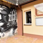 18.11.2020. Barycz. Patriotyczny mural przedstawiający marszałka Józefa Piłsudskiego / Magdalena Galas-Klusek / Radio Kielce