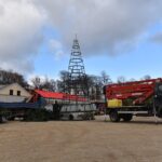 23.11.2020. Końskie. Budowa świątecznej choinki / Magdalena Galas-Klusek / Radio Kielce