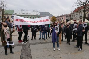 03.11.2020. Kielce. Protest branży gastronomicznej / Michał Kita / Radio Kielce