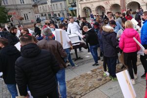 03.11.2020. Kielce. Protest branży gastronomicznej / Michał Kita / Radio Kielce