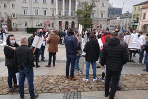 03.11.2020. Kielce. Protest branży gastronomicznej / Michał Kita / Radio Kielce