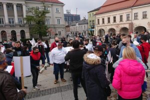 03.11.2020. Kielce. Protest branży gastronomicznej / Michał Kita / Radio Kielce