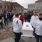 03.11.2020. Kielce. Protest branży gastronomicznej / Michał Kita / Radio Kielce