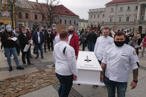 03.11.2020. Kielce. Protest branży gastronomicznej / Michał Kita / Radio Kielce