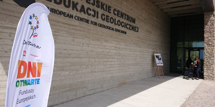 Dni Otwarte Funduszy Europejskich w Centrum Edukacji Geologicznej w Chęcinach / Mateusz Kaczmarczyk / Radio Kielce