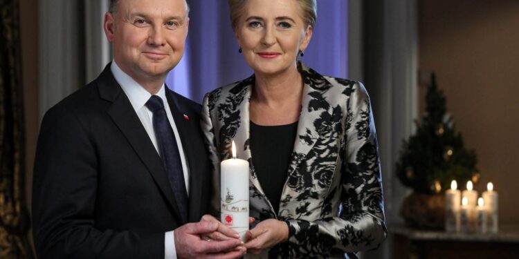 Para prezydencka Agata Kornhauser-Duda i Andrzej Duda zachęca do włączenia się w Wigilijne Dzieło Pomocy Dzieciom / Jakub Szymczuk / KPRP