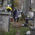 03.11.2020. Kielce. Cmentarz przy ulicy Ściegiennego / Jarosław Kubalski / Radio Kielce