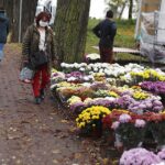 03.11.2020. Kielce. Cmentarz przy ulicy Ściegiennego / Jarosław Kubalski / Radio Kielce