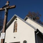 15.11.2020. Kostomłoty. Kaplica Rzymskokatolicka pw. Przemienienia Pańskiego / Robert Felczak / Radio Kielce