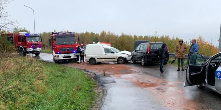 02.11.2020. Wypadek w miejscowości Zaskale w gminie Łączna / KPP Skarżysko-Kamienna