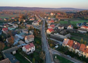 08.11.2020. Bieliny. Ulica Starowiejska / Jarosław Kubalski / Radio Kielce