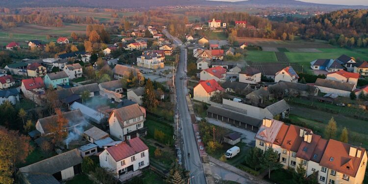 08.11.2020. Bieliny. Ulica Starowiejska / Jarosław Kubalski / Radio Kielce