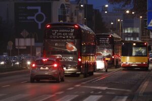 17.11.2020 Kielce. Protest prywatnych przewoźników / Jarosław Kubalski / Radio Kielce