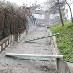 23.11.2020. Kielce. Schody prowadzące nad kielecki zalew / Jarosław Kubalski / Radio Kielce