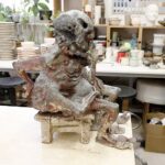 25.11.2020 Kielce. Instytut Dizajnu. Rzeźba Zdworzec autorstwa Michała Podleśnego / Jarosław Kubalski / Radio Kielce