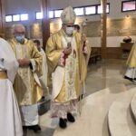 01.11.2020. Sandomierz. Msza w kościele ojców pallotynów. Na zdjęciu: Krzysztof Nitkiewicz - biskup sandomierski / Grażyna-Szlęzak-Wójcik / Radio Kielce