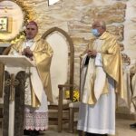 01.11.2020. Sandomierz. Msza w kościele ojców pallotynów. Na zdjęciu (z lewej): Krzysztof Nitkiewicz - biskup sandomierski / Grażyna-Szlęzak-Wójcik / Radio Kielce