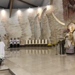 01.11.2020. Sandomierz. Msza w kościele ojców pallotynów. Na zdjęciu (z prawej): Krzysztof Nitkiewicz - biskup sandomierski / Grażyna-Szlęzak-Wójcik / Radio Kielce