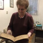 05.11.2020. Sandomierz. Wyjątkowy księgozbiór dla Miejskiej Biblioteki Publicznej w Sandomierzu. Na zdjęciu: Barbara Rożek - dyrektor Miejskiej Biblioteki Publicznej w Sandomierzu / Grażyna Szlęzak-Wójcik / Radio Kielce