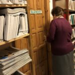 12.11.2020. Sandomierz. Miejska Biblioteka Publiczna w Sandomierzu przygotowuje się do rozbudowy siedziby. Na zdjęciu: Barbara Rożek - dyrektor Miejskiej Biblioteki Publicznej w Sandomierzu / Grażyna Szlęzak-Wójcik / Radio Kielce