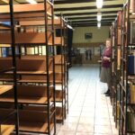 12.11.2020. Sandomierz. Miejska Biblioteka Publiczna w Sandomierzu przygotowuje się do rozbudowy siedziby. Na zdjęciu: Barbara Rożek - dyrektor Miejskiej Biblioteki Publicznej w Sandomierzu / Grażyna Szlęzak-Wójcik / Radio Kielce