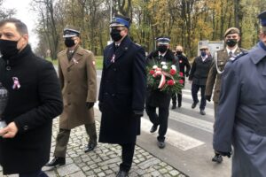 11.11.2020. Sandomierz. Uroczystości patriotyczne przy pomniku 2. Pułku Piechoty Legionów Armii Krajowej / Grażyna Szlęzak-Wójcik / Radio Kielce