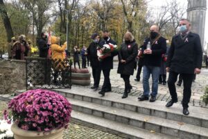 11.11.2020. Sandomierz. Uroczystości patriotyczne przy pomniku 2. Pułku Piechoty Legionów Armii Krajowej / Grażyna Szlęzak-Wójcik / Radio Kielce