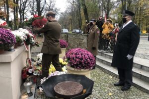 11.11.2020. Sandomierz. Uroczystości patriotyczne przy pomniku 2. Pułku Piechoty Legionów Armii Krajowej / Grażyna Szlęzak-Wójcik / Radio Kielce