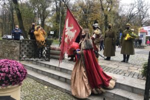 11.11.2020. Sandomierz. Uroczystości patriotyczne przy pomniku 2. Pułku Piechoty Legionów Armii Krajowej / Grażyna Szlęzak-Wójcik / Radio Kielce