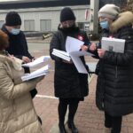 11.11.2020. Sandomierz. Promocja książki „Znaki pamięci”. Na zdjęciu (po prawej): Danuta Paszkowska - współautorka książki / Grażyna Szlęzak-Wójcik / Radio Kielce