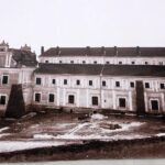 27.11.2020. Sandomierz. Wystawa plenerowa z okazji 200-lecia Wyższego Seminarium Duchownego / Grażyna-Szlęzak-Wójcik / Radio Kielce