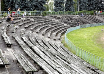 30.07.2016. Jubileusz 90-lecia Staru Starachowice. Mecz Star - Widzew Łódź. Stadion Staru. / Jarosław Kubalski / Radio Kielce