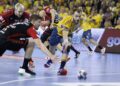 16.11.2019 Kielce. Piłka Ręczna Liga Mistrzów. Mecz PGE Vive Kielce - Vardar Skopje. Arciom Karalok / Jarosław Kubalski / Radio Kielce