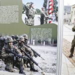 17.11.2020 Kielce. Otwarcie wystawy "10 Świętokrzyska Brygada Obrony Terytorialnej wyjątkowa służba, nieocenione wsparcie" na Rynku / Jarosław Kubalski / Radio Kielce