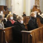 27.11.2020 Kielce. Kościół św. Wojciecha. Uroczystości pogrzebowe doktora Henryka Suchojada, długoletniego dyrektora Biblioteki Uniwersytetu Jana Kochanowskiego / Jarosław Kubalski / Radio Kielce