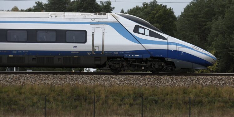 15.10.2020 Kozia Wieś. Centralna Magistrala Kolejowa. CMK. Pendolino / Jarosław Kubalski / Radio Kielce