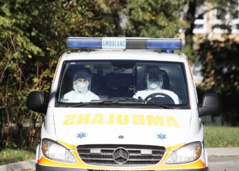 06.10.2020 Kielce. Covid. Szpital zakaźny przy ulicy Radiowej. Karetka pogotowia / Jarosław Kubalski / Radio Kielce