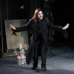 06.11.2020 Kielce. Teatr im. Stefana Żeromskiego. Spektakl "Och, te duchy". Bartłomiej Cabaj / Jarosław Kubalski / Radio Kielce