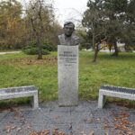 09.11.2020 Kielce. Sławomir Micek - rzeźba. Aleja Sław - Paweł Pierściński, fotografik / Jarosław Kubalski / Radio Kielce